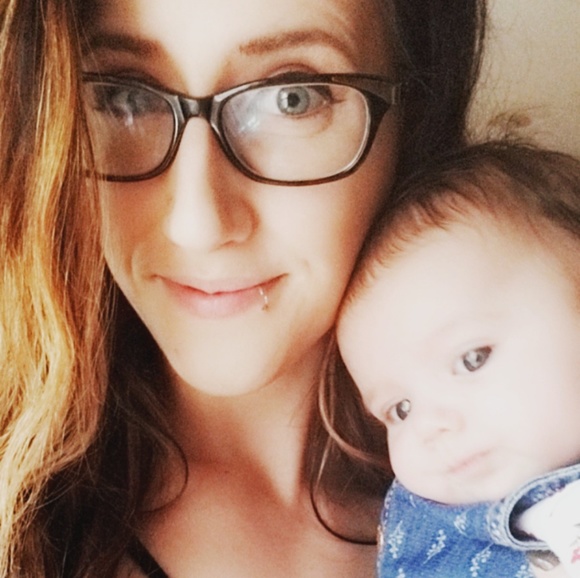 Meet your Posher, Hannah - Picture 2 of 3